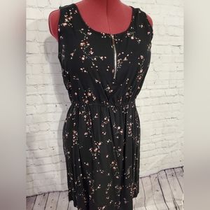 *Free add-on with purchase* Black flower/zipper detail dress